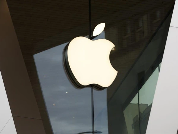 Apple Warns iPhone Users Against Google Chrome, Recommends Safari for Better Privacy