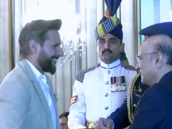 Shahid Afridi was awarded Hilal-e-Imtiaz, Shehroze Kashif's mother received the award
