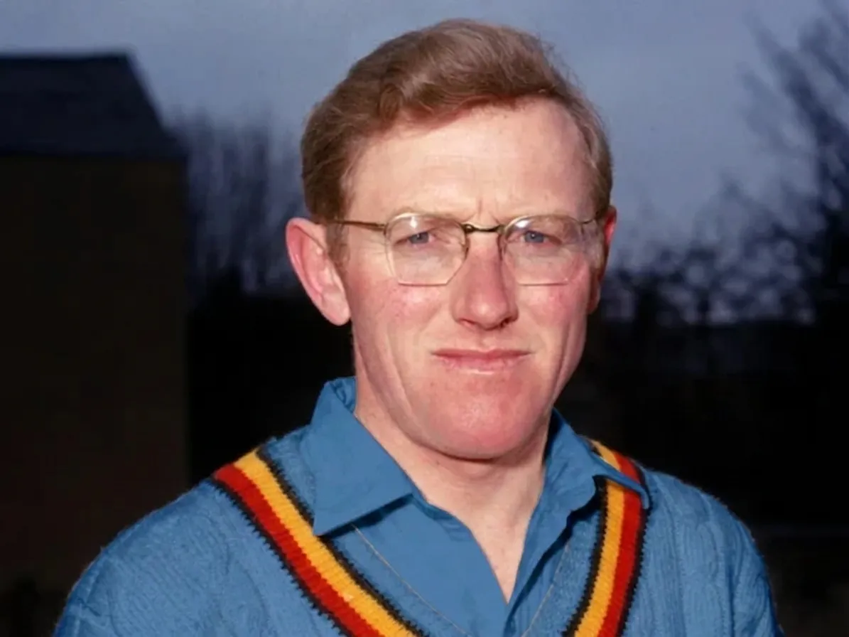 Former England captain Mike Smith dies at 92
