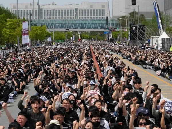 40,000 Samsung employees on the streets, threatening to strike over non-payment of bonuses